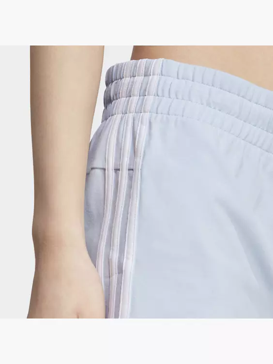 Adidas Essentials Slim 3-Streifen Shorts 5 Adidas Essentials Slim 3-Streifen Shorts – Bild 3